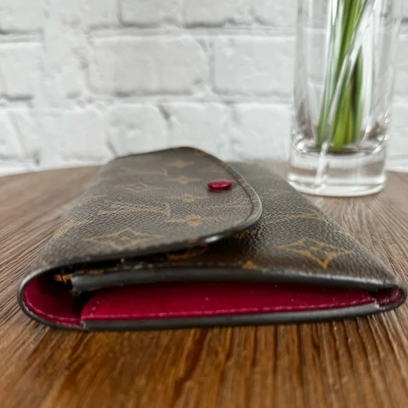 Louis Vuitton Emilie Wallet with Pink Lining and Accents - Picture 4 of 16